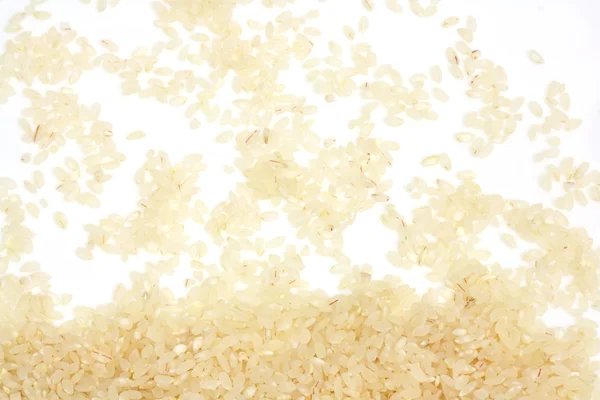 Beyaz zemin üzerinde kahverengi pirinç — Stok fotoğraf