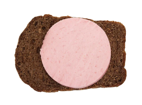 Pão de centeio e salsicha em um fundo branco — Fotografia de Stock