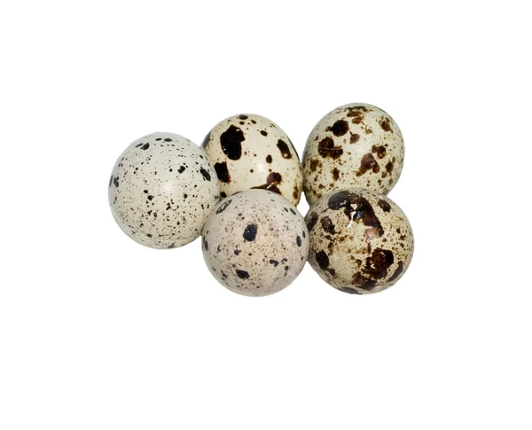 Перепелиные яйца изолированы на белом фоне вблизи — стоковое фото