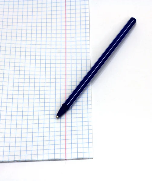 Caderno e caneta azul — Fotografia de Stock