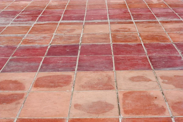 Perspektive der quadratischen roten Fliesen Boden — Stockfoto