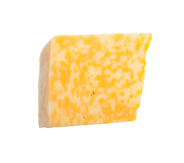 흰 바탕에 떼어 놓은 치즈 조각 — 스톡 사진