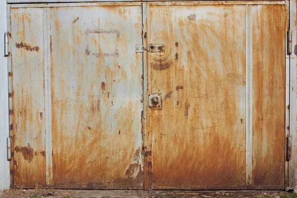 Attaque par la porte de corrosion du garage — Photo