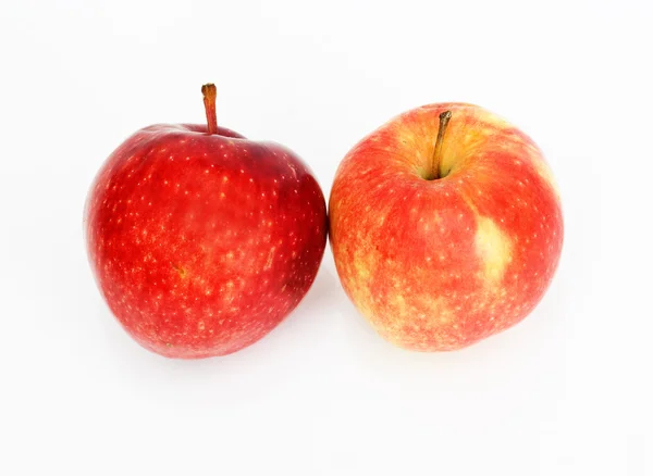 红色苹果在白色上被隔离 — 图库照片