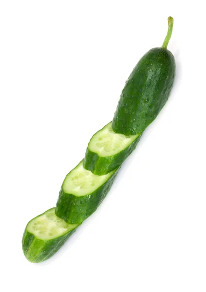 Gesneden?? komkommer op een witte achtergrond — Stockfoto