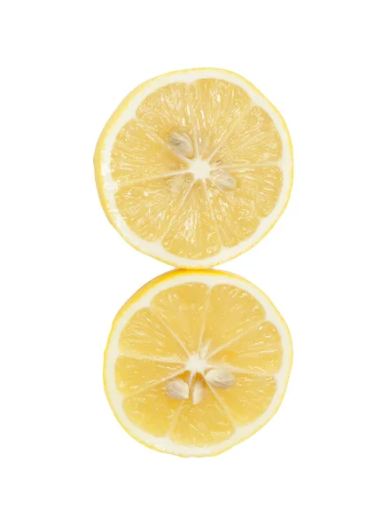 白い背景の上の 2 つの新鮮なレモン半分. — ストック写真