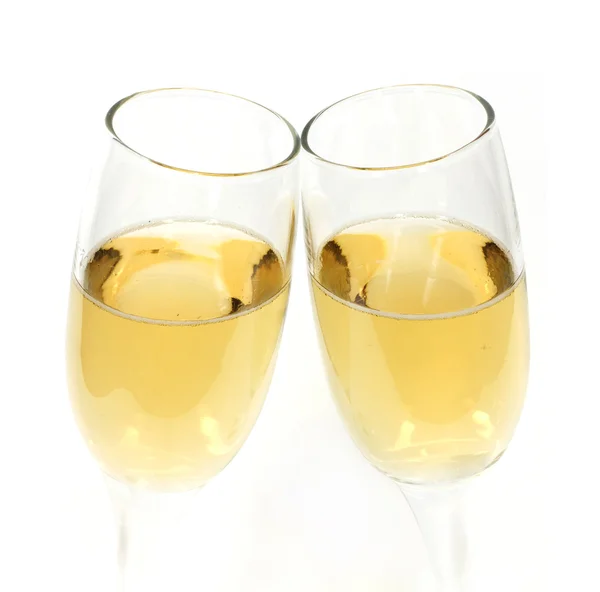 Par champagneglas gör en toast — Stockfoto