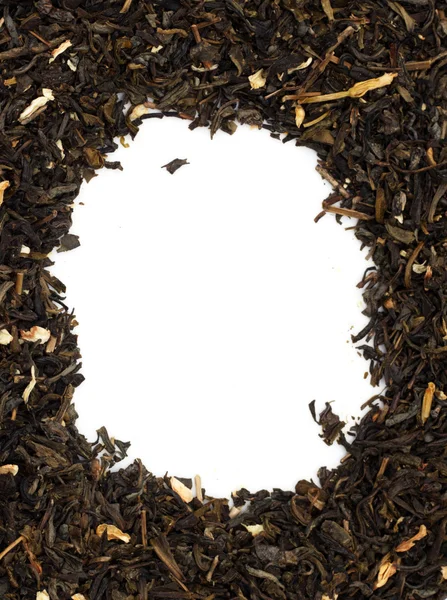Suchý zelený čaj na bílém pozadí — Stock fotografie