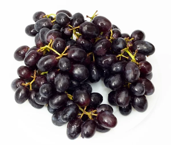 Banda czarnych winogron odizolowanych na białym tle — Zdjęcie stockowe