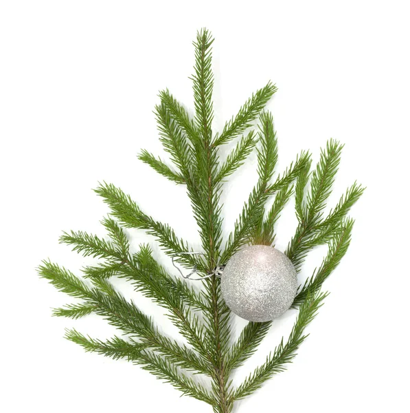 Xmas tree ball hanging on a Christmas tree branch, isolated — Stock Photo, Image