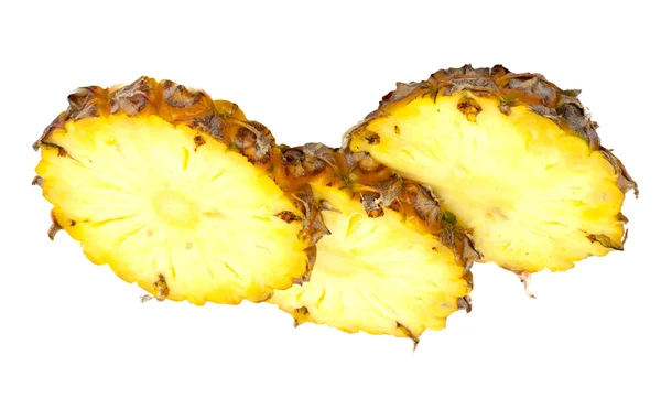 Tre ananas skivor, isolerad på vit bakgrund, med ljus sh — Stockfoto