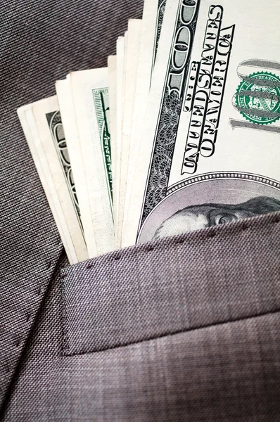 Cien dólares en el bolsillo del traje de negocios — Foto de Stock