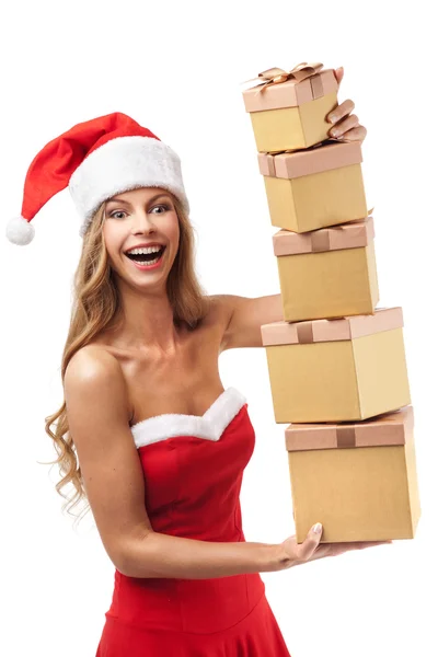 Gelukkig Kerstmis vrouw met cadeaus dragen santa kostuum — Stockfoto