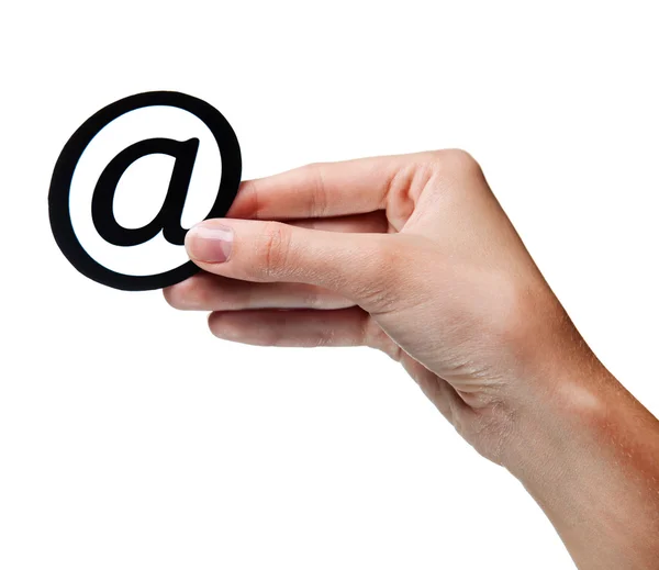 Kvinnans hand innehav tecken på e-post. Isolerade — Stockfoto