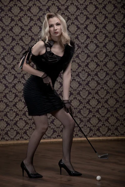 Verführerische retro Frau mit Golf club — Stockfoto