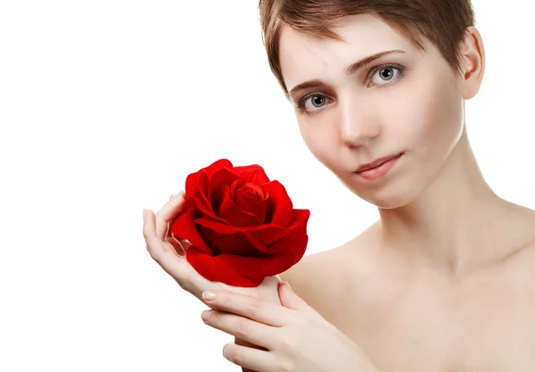 Retrato de jovem mulher bonita com rosa vermelha — Fotografia de Stock