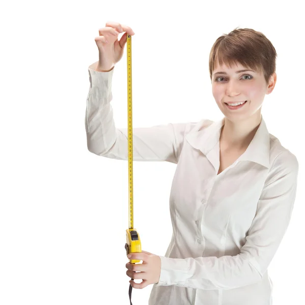 Mujer con una camisa blanca sosteniendo una cinta métrica disparada en la s — Foto de Stock