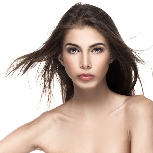 Retrato de um belo modelo feminino sobre fundo branco — Fotografia de Stock