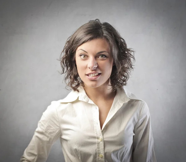 Ung affärskvinna med förbryllad uttryck — Stockfoto