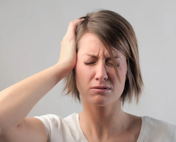 Schmerzhafte Kopfschmerzen — Stockfoto