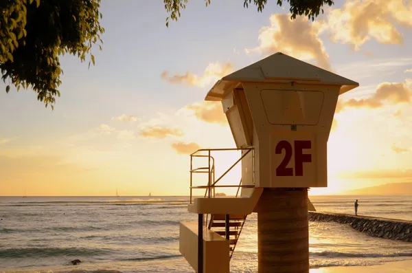 Waikiki strand badmeester station — Stockfoto