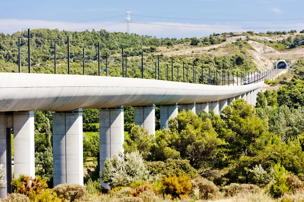Σιδηροδρομική κοιλαδογέφυρα για tgv σιδηροδρομικό κοντά vernegues, Προβηγκία, Γαλλία — Φωτογραφία Αρχείου
