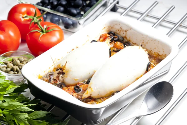 stock image Baked sepia with tomatoes and black olives filled with pearl bar