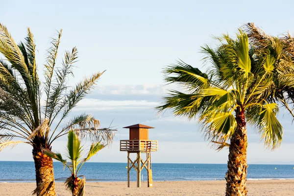Cabane de sauveteur sur la plage à Narbonne Plage, Languedoc-Roussi — Photo