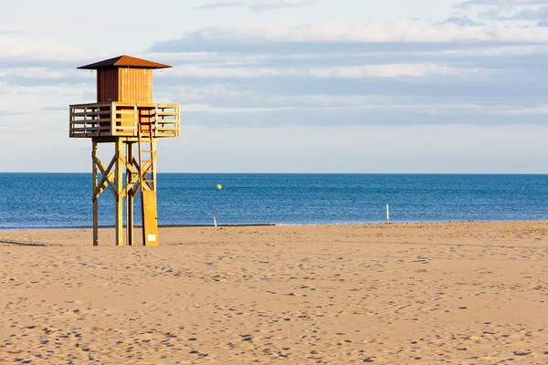 Lifeguard cabin on the beach in Narbonne Plage, Languedoc-Roussi — Stock Photo, Image