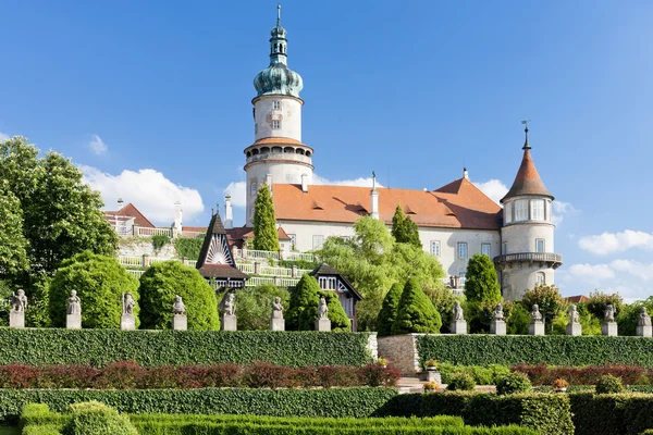 城堡的花园，捷克共和国布拉格新城 nad metuji — 图库照片