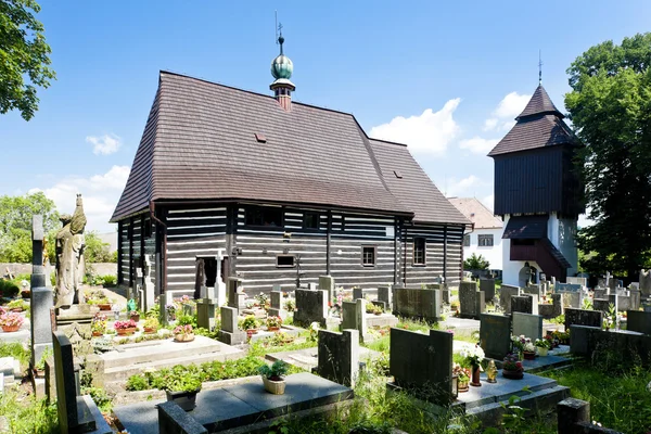 Slavonov、チェコ共和国での木造教会 — ストック写真