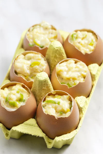 Míchaná vejce s pažitkou — Stock fotografie
