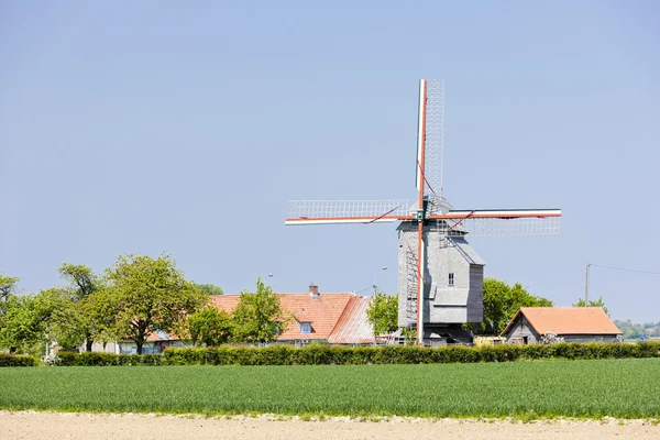 Mulino a vento vicino a Wormhout, Nord-Pas-de-Calais, Francia — Foto Stock