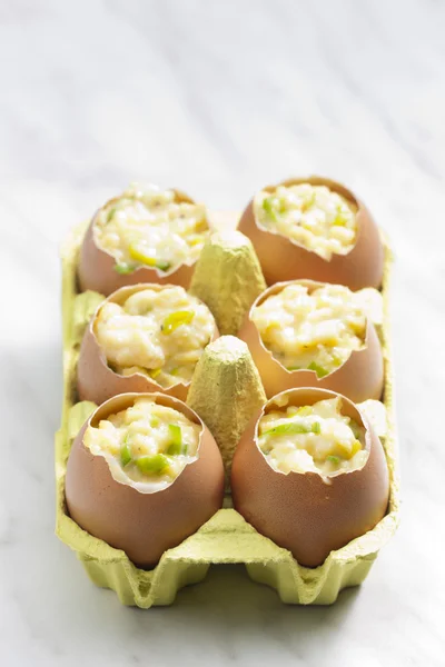 Huevos revueltos con cebollino —  Fotos de Stock