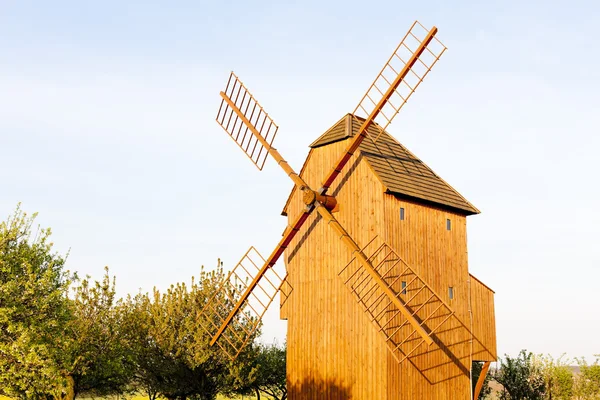 Mulino a vento in legno, Stary Poddvorov, Repubblica Ceca — Foto Stock