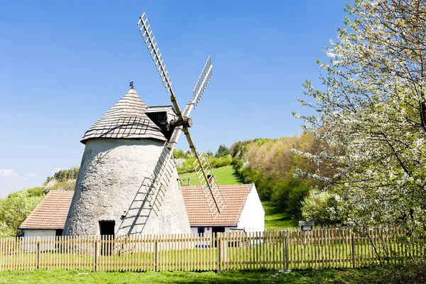 Moinho de vento, Kuzelov, República Checa — Fotografia de Stock