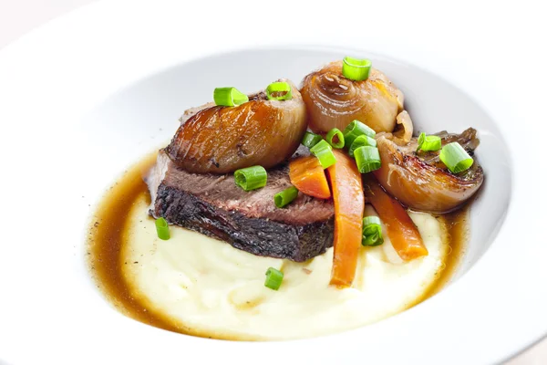 Beef stew with carrot and mashed potatoes — Stock Photo, Image