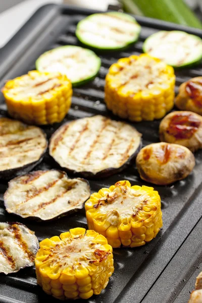 Vegetables on electric grill — Stock Photo, Image