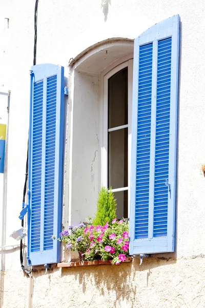 창 파란색 창 셔터, Greoux-뱅, 프로방스, 프랑스 — 스톡 사진