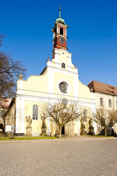 Klosterkirche der Jungfrau Maria Annahme, Polizei nad metuji, — Stockfoto