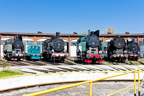 Locomotoras de vapor en el museo del ferrocarril, Jaworzyna Slaska, Silesia , — Foto de Stock