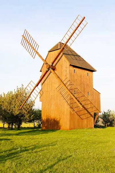 Mulino a vento in legno, Stary Poddvorov, Repubblica Ceca — Foto Stock