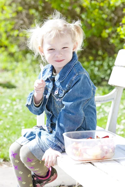 Kislány piknik — Stock Fotó
