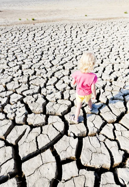 Little girl standing on dry land, Parc Regional de Camargue, Pro — Stock Photo, Image