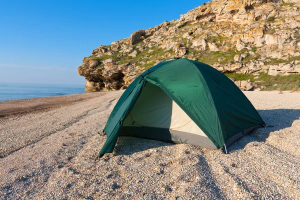 Tente touristique sur la plage de mer — Photo