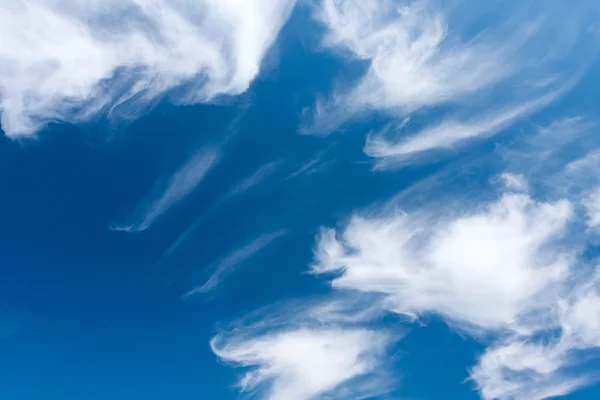 Güzel bulutlar gökyüzünde — Stok fotoğraf