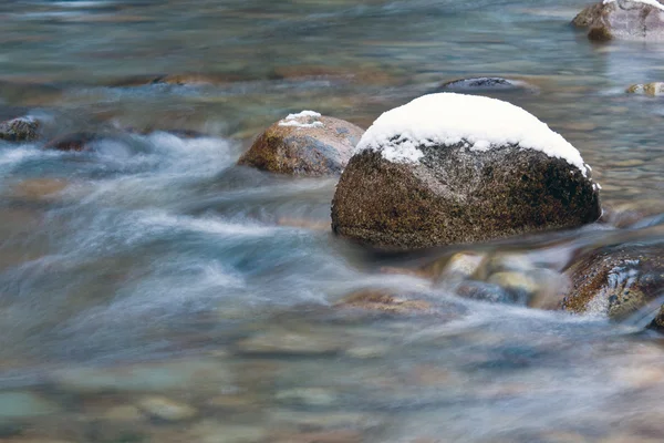 Winter on mountain river — Stock Photo, Image