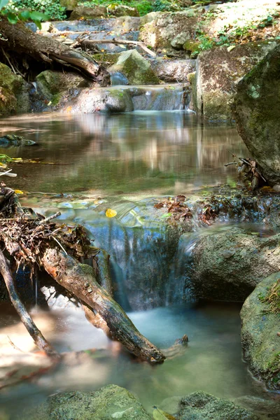 Cascata di torrente di montagna — Foto Stock
