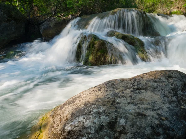 Stromend water — Stockfoto