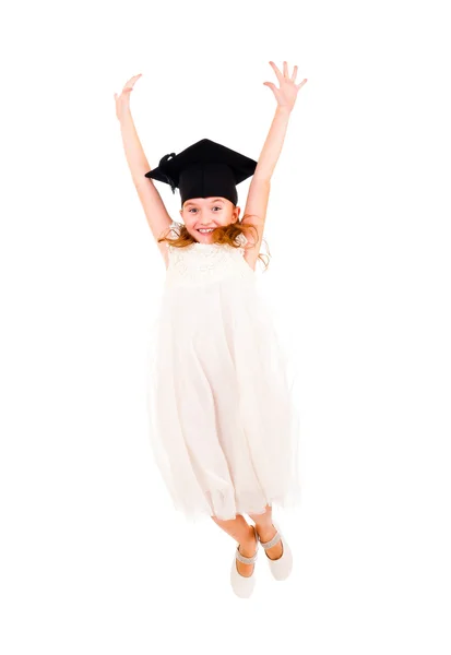Menina feliz vestida Bachelor cap jumping — Fotografia de Stock